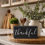 Señal Decorativa De Madera Rótulo Agrícola Rústico Agradecimiento<br><div class="desc">Arte mural de una casa de campo personalizado con texto AGRADECIDO sobre un falso fondo de pizarra. Personalizar con su propio texto e imágenes para crear una señal única de un tipo.</div>
