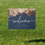 Señal exterior de bienvenida azul de la Marina<br><div class="desc">Señal exterior de bienvenida azul de la Marina. Crea una primera impresión de bienvenida con este cartel de bienvenida al aire libre de personalizable que complementa perfectamente la "colección de invitaciones a la boda de casamiento azul marino y terracota". Flores pintadas a mano en tonos de otoño y personalizadas con...</div>