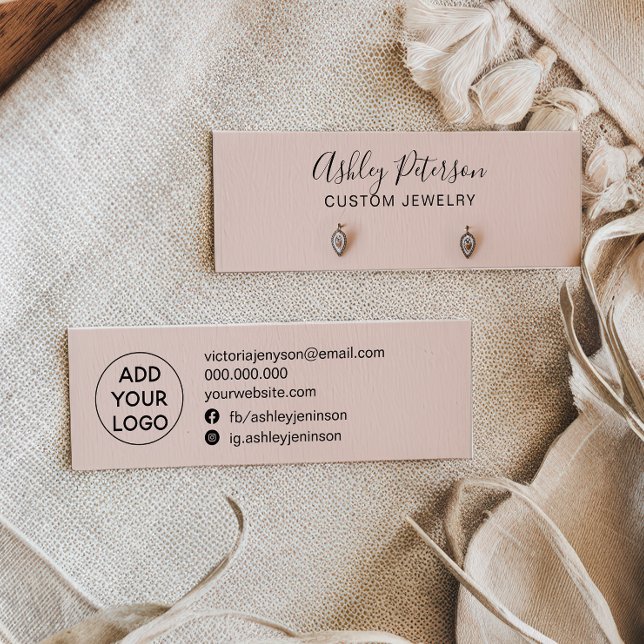 Sencilla pantalla de pendientes de tejas rosa colo (Simple pastel blush pink studs earrings display)