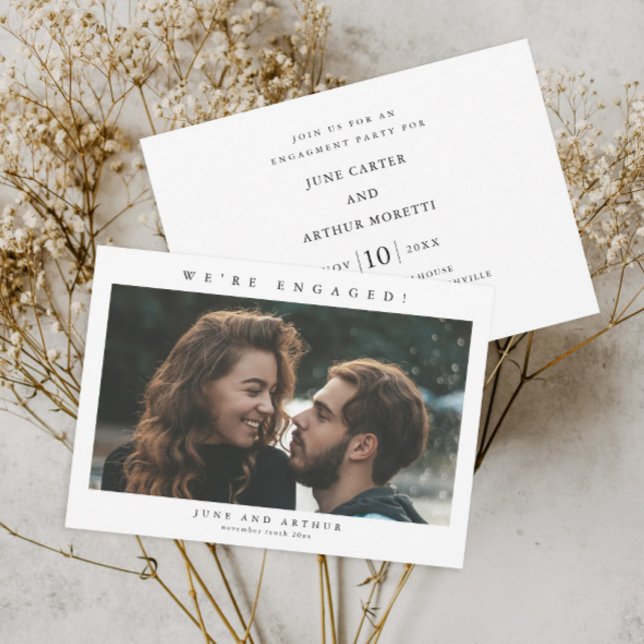 Sencilla Tarjeta de Boda y Fiesta de Compromiso (Simple minimalist black and white engagement photo party or shower invitations.)