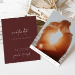 Sencilla y elegante foto manuscrita para guardar l<br><div class="desc">El diseño presenta un tipo de letra manuscrito y un diseño minimalista moderno. Diseñado para coordinar con para la colección de invitaciones de boda "AURORA". Para cambiar detalles, haga clic en "Personalizar". Para mover el texto o cambiar el tamaño, el tipo de letra o el color, haga clic en "Haga...</div>