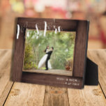 Señor y Señora Marco de Foto de Boda Rústica<br><div class="desc">Este diseño presenta un "marco" de madera rústica falsa y texto con letra moderna. Haga clic en el botón personalizar para tener más flexibilidad al modificar el texto. Variaciones de este diseño, diferentes tipos de papel, así como productos coordinados están disponibles en nuestra tienda, zazzle.com/store/doodlelulu. Contáctenos si necesita que este...</div>