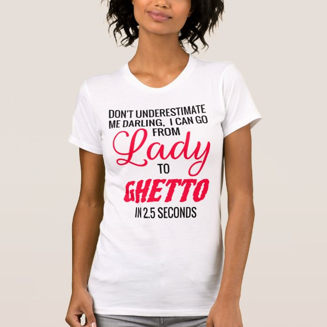 Señora a las camisetas sin mangas del ghetto (Anverso)