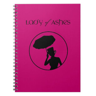 Señora del cuaderno espiral de las cenizas