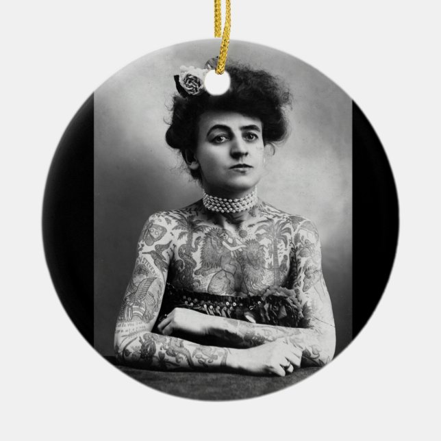 Señora tatuada gótica y ornamento tribal del (Frente)