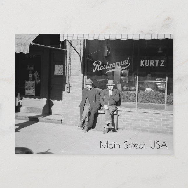 Sentado en la postal principal de la calle (Anverso)