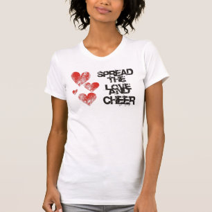 Separe el amor y anime la camiseta destruida