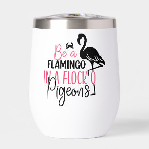 Ser un flamenco en una bandada de palomas