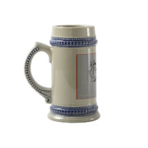 "Serenidad Divina: Taza con Logo de Radha Krishna"