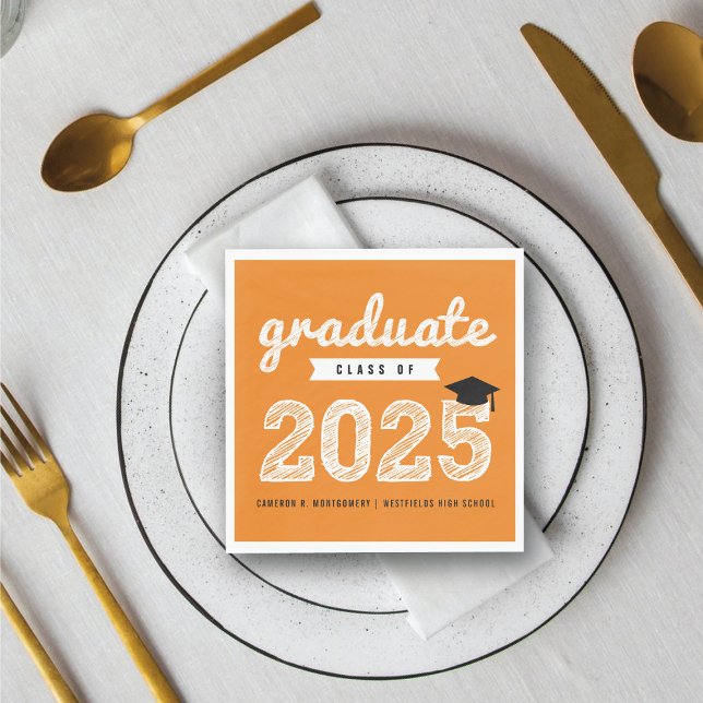 Servilleta De Papel 2025 Naranja de sketch negrita Partido de Graduaci (2025 Bold Gold Sketch Text On Orange Modern Graduation Party Paper Napkins @ fatfatin)