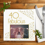 Servilleta De Papel 40 y Fabulous Gold Purpurina Photo 40th Birthday<br><div class="desc">40 y Fabulous Gold Purpurina Photo 40th Birthday Napkins. Diseño moderno con tipografía de moda y falsos puntos purpurinas de oro. Haz tus propias toallas de papel fiesta de cumpleaños número 40 para ella.</div>