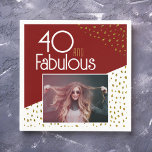 Servilleta De Papel 40 y Fabulous Gold Purpurina Photo 40th Birthday<br><div class="desc">40 y las fabulosas Napkins con Fabulosos Purpurinas de Oro Rojo Fotografía 40 de Cumpleaños. Diseño moderno con tipografía de moda y falsos puntos purpurinas de oro. Haz tus propias toallas de papel fiesta de cumpleaños número 40 para ella.</div>