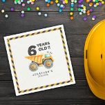 Servilleta De Papel 6th birthday boy construction truck<br><div class="desc">Lindo diseño de servilleta para cumpleaños de 6 años de tu hijo con tematica de camiones de construcion. El diseño cuenta con un lindo camion de construccion en acuarela de color amarilla que lleva de carga el nume 6. Esta Linda servilleta se personalizar con los datos de tu hijo.</div>