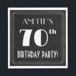 Servilleta De Papel Art Deco Look 70th Birthday Party con nombre perso<br><div class="desc">Este diseño de servilletas de papel inspirado en los años 70 de Roaring Twenties presenta un nombre personalizado, un intrincado estilo Art Déco inspirado en el número "70", el mensaje "¡PARTIDO DE CUMPLEAÑOS!" y un borde multilínea. Hay un fondo de color negro de forma predeterminada, pero se puede personalizar a...</div>