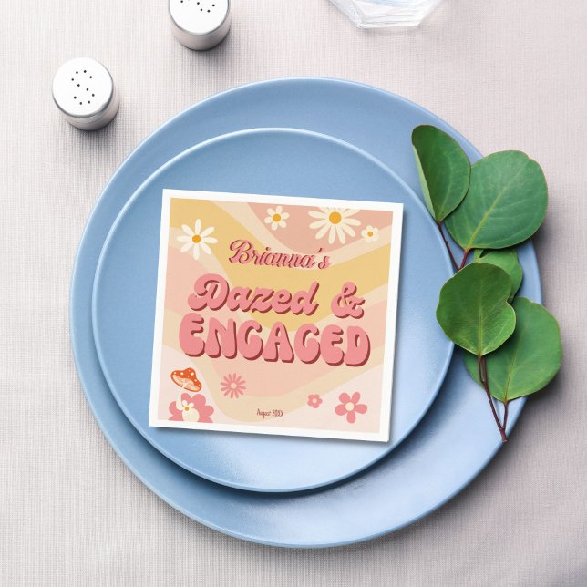 Servilleta De Papel Aturdida y comprometida groovy retro margarita de  (Dazed and engaged groovy retro daisy bachelorette party printed napkins personalized table decor)