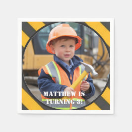 Servilleta De Papel Bajo el ataque de cumpleaños de un niño de constru