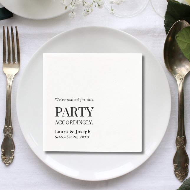 Servilleta De Papel Bar de Boda Divertido Correspondientemente Fiesta (Funny wedding bar napkins add playful charm and keep guests smiling all night.)