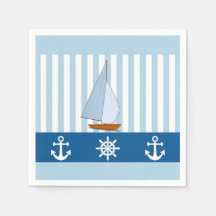 Barco de vela con anclaje y rueda de barco