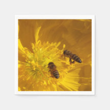 Bebidas y servilletas de papel floral