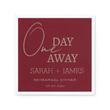 boda burgundy a un día de la cena de ensayo