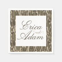 Boda con tema de caza de camuflaje de tierras baja