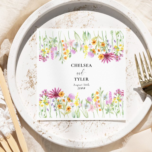 Servilleta De Papel Boda de borde de flor silvestre (A dreamy meadow of wildflowers frame the bride and grooms names)