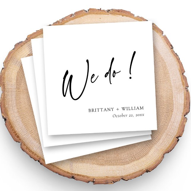 Servilleta De Papel Boda de guiones en blanco y negro personalizado (Personalized wedding napkins with black and white "We Do!" script and couple names, modern design)