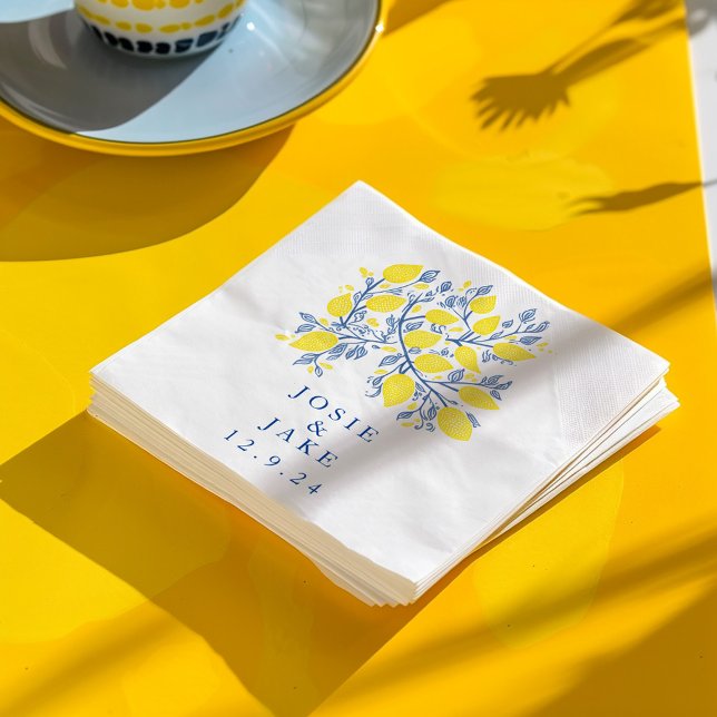 Servilleta De Papel boda de limoneros azules y amarillos bonitos (Pretty and Delicate Woodcut Effect Blue and Yellow Mediterranean-Inspired Lemon Vines Napkins)