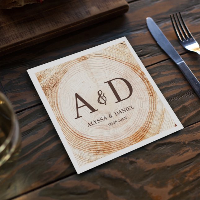 Servilleta De Papel Boda de monograma de árbol de madera rústico perso (Personalized monogram rustic wood wedding napkins. Customizable initials, names and wedding date)