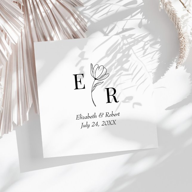 Servilleta De Papel Boda de Monograma Floral Blanco y Negro (Black and White Floral Monogram Wedding Napkins on a sunny white wedding.)
