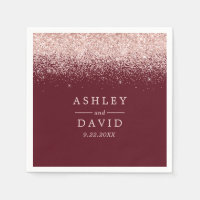 Boda moderna burgundy con confeti de oro rosa