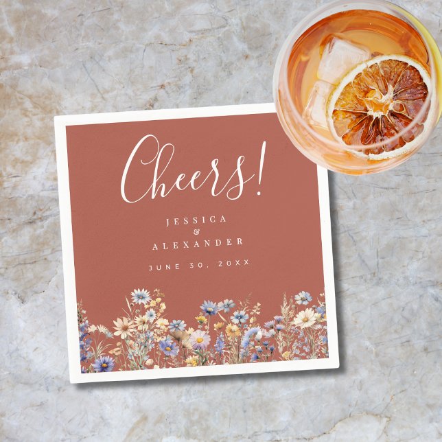 Servilleta De Papel Boda Terracotta de flores salvajes azul turquesa (Cheers Terracotta  Wildflowers Cocktail Wedding Napkin with Dusty Blue Flowers, Couple Names, Date.)