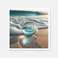 Bola de lentes de playa con olas oceánicas
