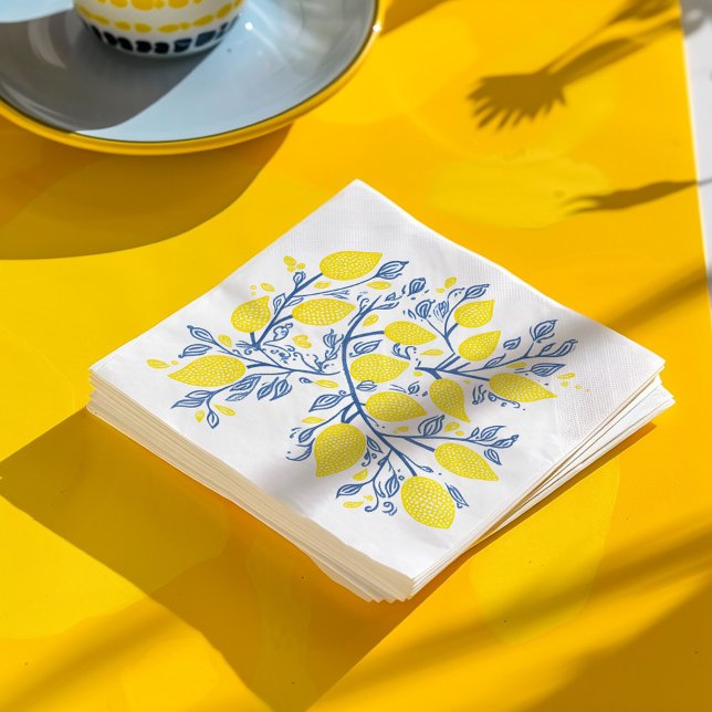 Servilleta De Papel Bonito y delicados limoneros azules y amarillos (Pretty and Delicate Woodcut Effect Blue and Yellow Mediterranean-Inspired Lemon Vines Napkins.)