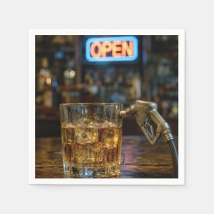Servilleta De Papel Boquilla de gasolina en un vaso de whisky