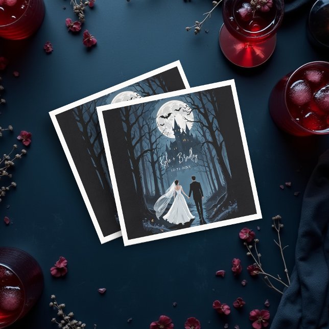 Servilleta De Papel Bosque espeluznante de la pareja boda hacia el cas (Haunted Castle Design Halloween wedding napkins.)