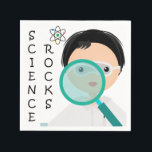 Servilleta De Papel Boy Science Rocks Fiesta Ropa de papel desechable<br><div class="desc">Las servilletas desechables de papel son perfectas para la fiesta de cumpleaños con temática científica,  y cuentan con un chico con una bata de laboratorio blanco mirando a través de una lupa y el texto lee Science Rocks!</div>