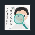 Servilleta De Papel Boy Science Rocks Fiesta Ropa de papel desechable<br><div class="desc">Las servilletas desechables de papel son perfectas para la fiesta de cumpleaños con temática científica,  y cuentan con un chico con una bata de laboratorio blanco mirando a través de una lupa y el texto lee Science Rocks!</div>