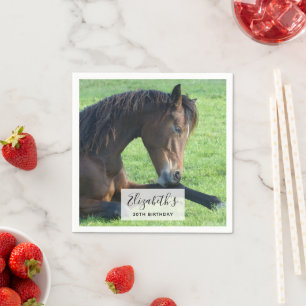 Servilleta De Papel Caballo marrón bonito en la hierba