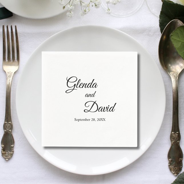 Servilleta De Papel Caligrafía Romántica Floreada Boda Personalizada (Romantic calligraphy flourish napkins add elegant charm with your names to wedding tables.)