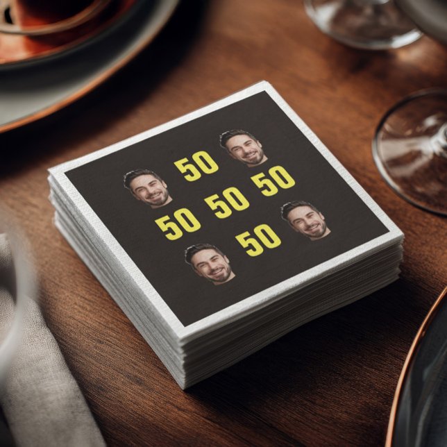 Servilleta De Papel Cara Personalizada Cumpleaños 50 Divertida Foto (Black cocktail napkin with a grid of four custom face photos and bold yellow “50” numbers in between)