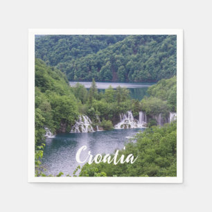 Servilleta De Papel Cascada de cascada con bosque verde en Croacia