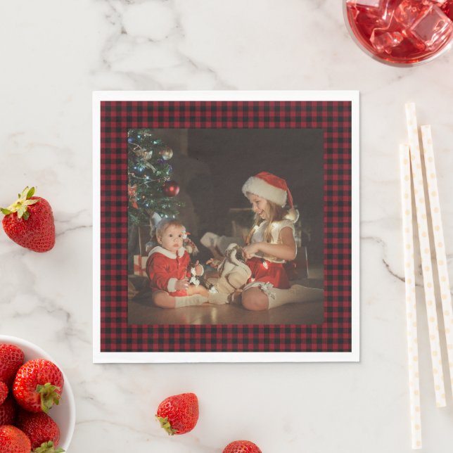Servilleta De Papel Christmas Red Plaid Custom Family Photo (In situ)