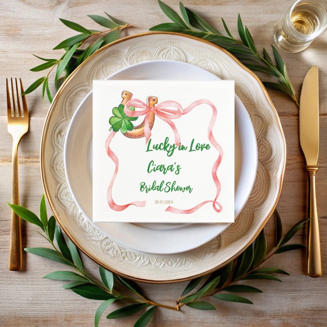 Servilleta De Papel Clover hoja de lazo de cinta de boda afortunado en (Lucky in love clover leaf bow ribbon st Patrick day bridal shower monogrammed napkins)