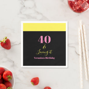 Servilleta De Papel Cuarenta y Amándolo Cumpleaños 40 Amarillo Negro