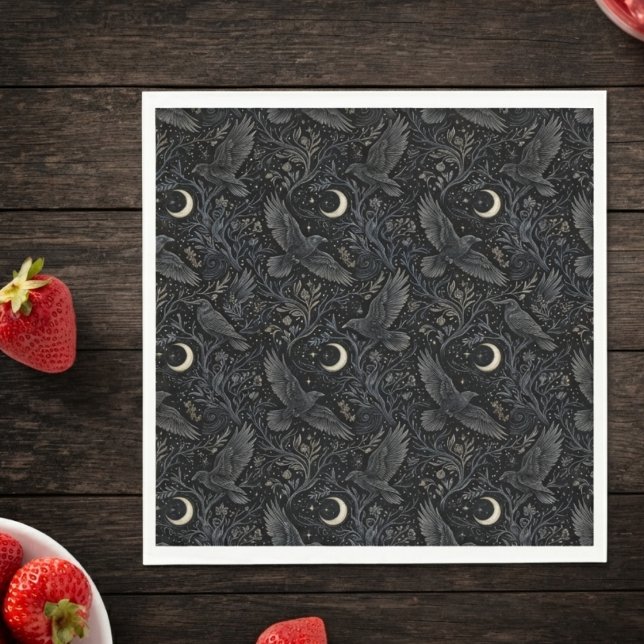 Servilleta De Papel Cuervo Celestial de Ónix Gótico (A moody celestial raven napkin for dark academia fans hosting a Halloween party.)