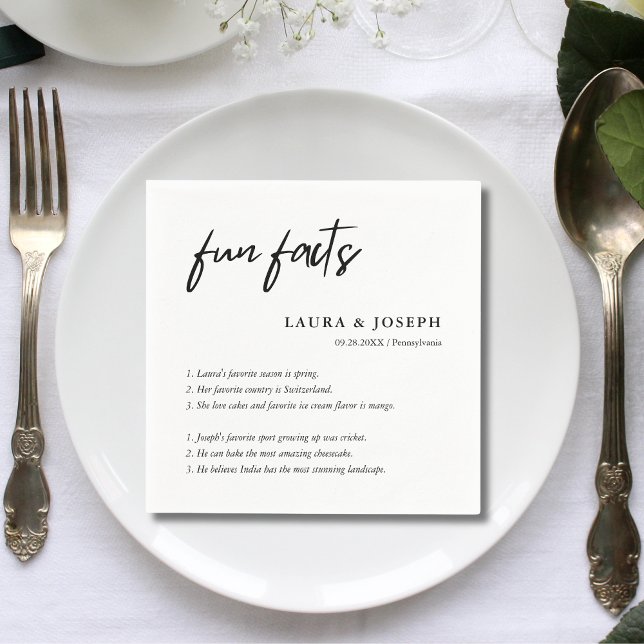 Servilleta De Papel Datos Divertidos de Bodas en Blanco y Negro de Gui (Simple script black and white napkins share fun facts while adding elegant charm.)