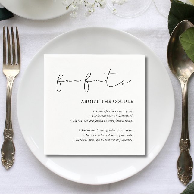 Servilleta De Papel Datos Divertidos sobre Bodas en Blanco y Negro de  (Simple script black white wedding fun facts napkins spark smiles and style at receptions)