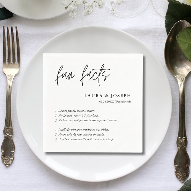 Servilleta De Papel Datos Divertidos sobre Bodas en Blanco y Negro de  (Simple script black white wedding fun facts napkins spark smiles at your reception)