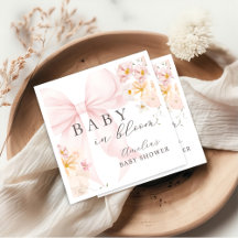 Bebé rosado en las toallas de Baby Shower en sangr